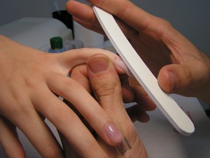 Причины появления бороздок на ногтях