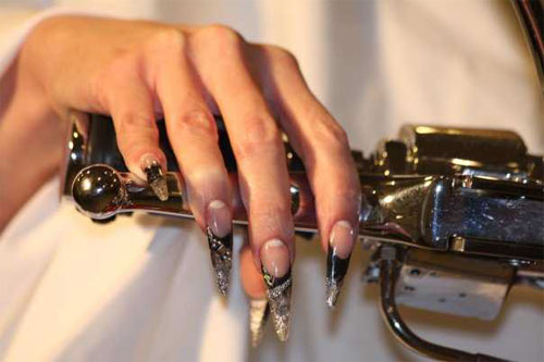 Дизайн ногтей "Серебряные стилеты"