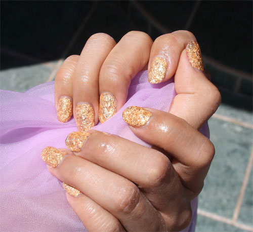 Дизайн ногтей "Золотые лепестки"