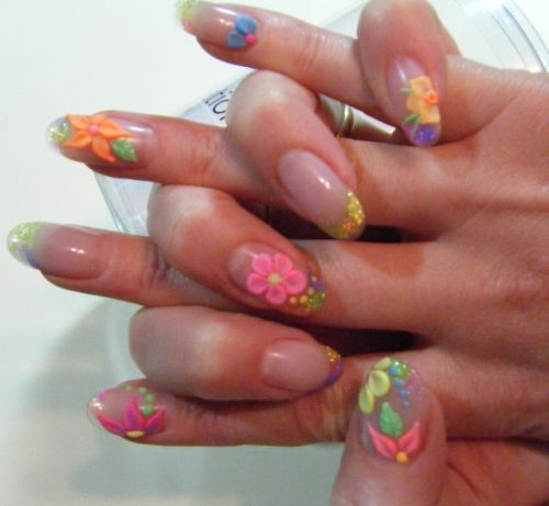 Дизайн ногтей с объемными неоновыми цветами