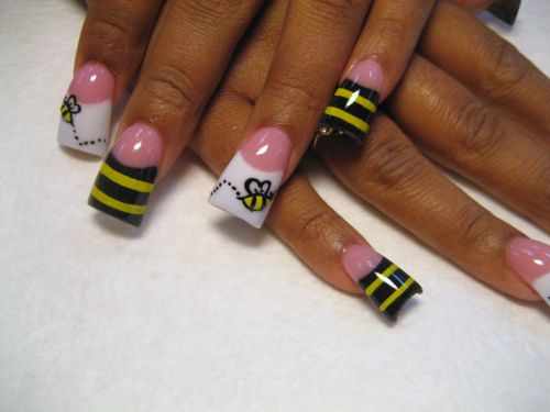Дизайн ногтей "Полет пчелы"