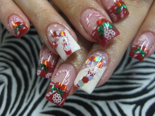 Дизайн ногтей "Рождественский леденец"