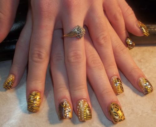 Дизайн ногтей "Золотой орнамент"