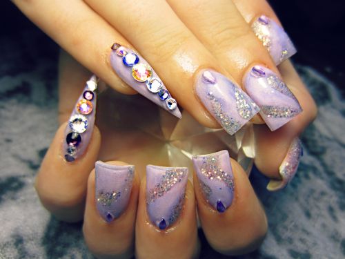 Дизайн ногтей с кристаллами Swarovski
