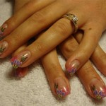 Дизайн ногтей «Фиолетовые лепестки»