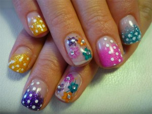 Дизайн ногтей «Горошек с цветами»