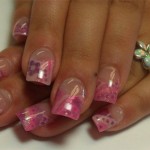 Дизайн ногтей с розовой композицией
